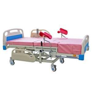 Cama de parto eléctrica hospitalaria con bandeja de drenaje, múltiples posiciones y soporte ginecológico, ideal para parto vaginal o cesárea.