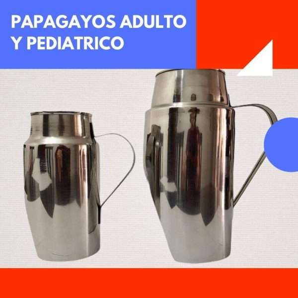 dos urinarios de acero inoxidable, pediátrico y para hombre adulto.