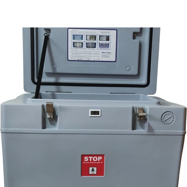 Cerradura Doble de Seguridad – Caja Térmica Blow King 20L Detalle de la cerradura doble de la caja térmica Blow King 20L, con mecanismo de seguridad para un cierre hermético y seguro.