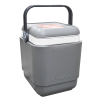 Termo Porta Vacunas Giostyle 2.6L – Asa Desplegada para Fácil Transporte Termo Porta Vacunas Giostyle 2.6L color gris oscuro con el asa desplegada, diseñado para el transporte seguro de vacunas. Fabricado con polipropileno resistente y aislamiento de poliuretano, mantiene la temperatura interna hasta 41 horas.