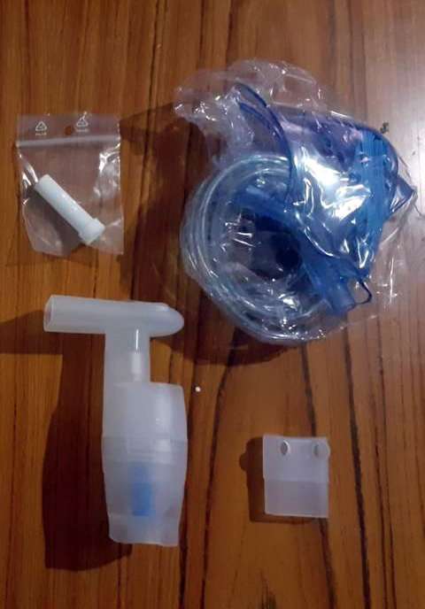 Accesorios incluidos con el nebulizador portátil Eolo Cami: mascarillas, manguera, pipeta, horquilla nasal y filtro