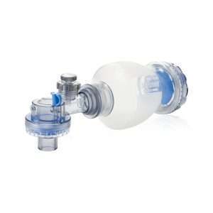 Resucitador manual neonatal Besmed armado con bolsa autoinflable y sistema de válvulas transparentes.