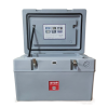 Caja transportadora de vacunas Blowkings de 12 litros con tapa abierta, interior aislado y sistema de cierre visible para transporte seguro.