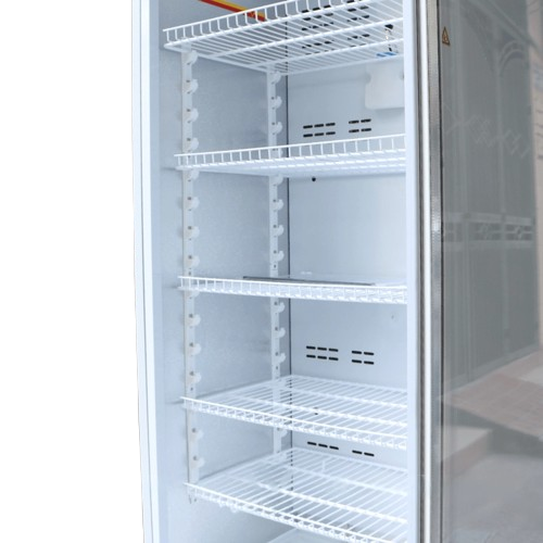 Cinco bandejas internas tipo rejilla ajustables en la refrigeradora farmacéutica BIOBASE BPR-5V298 para organizar medicamentos y muestras